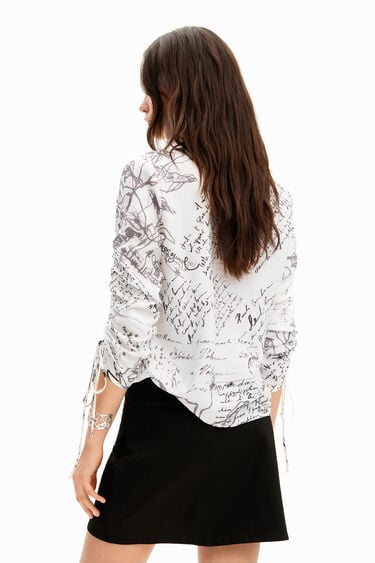 Blouse with adjustable sleeves and text prints. | Desigual