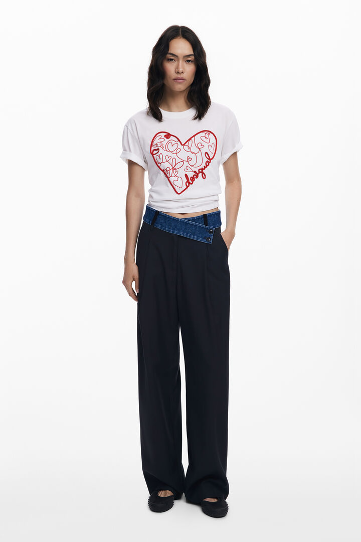 Camiseta relieve corazones | Desigual