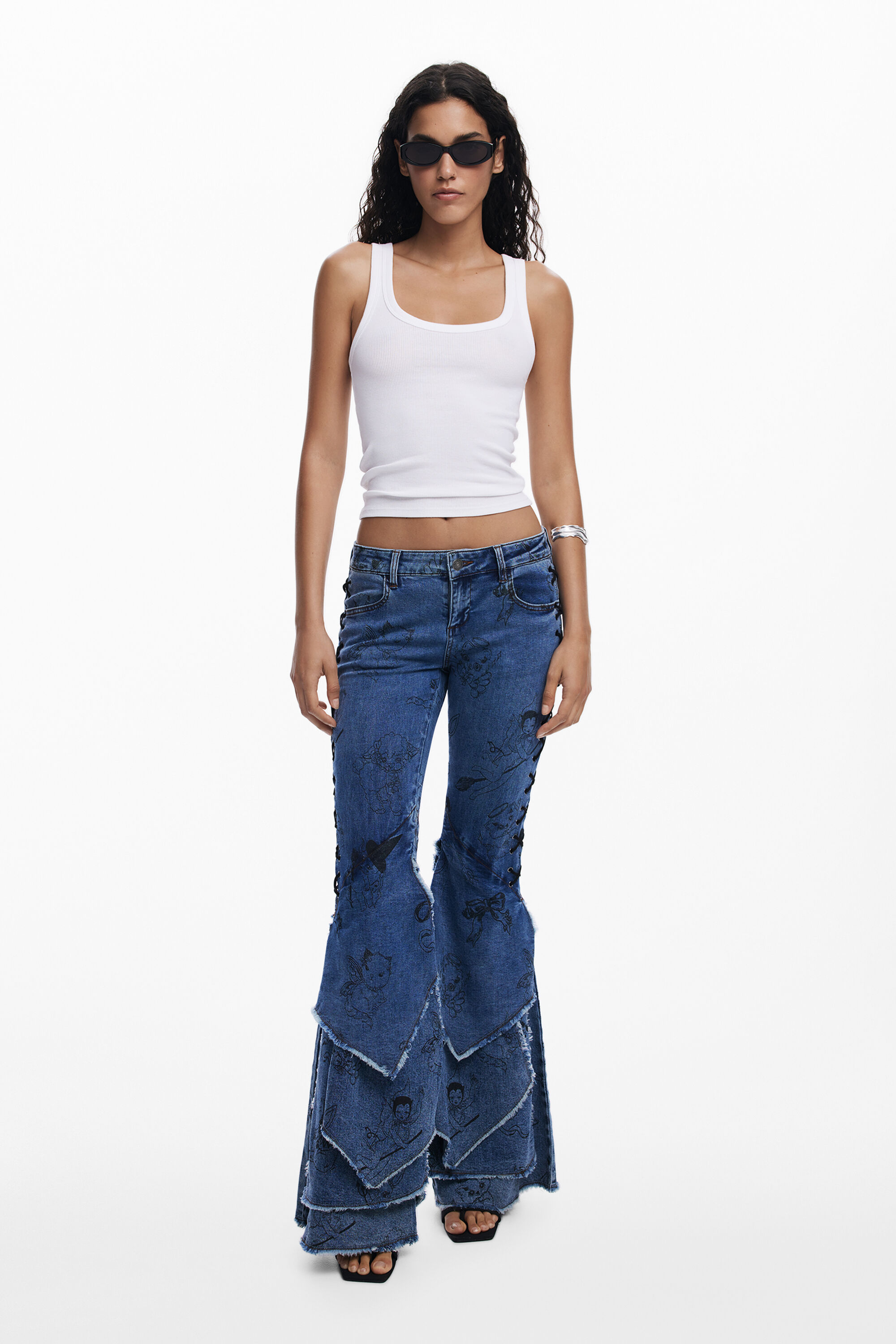 Jeanshose mit Schleifen