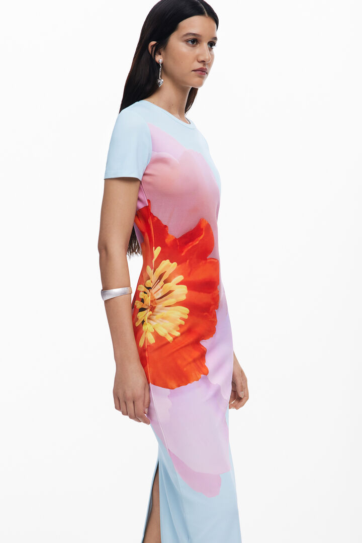 Šaty navržené panem Christianem Lacroixem | Desigual