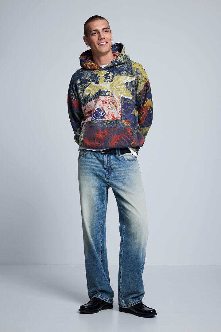 Sweatshirt com capuz estampada