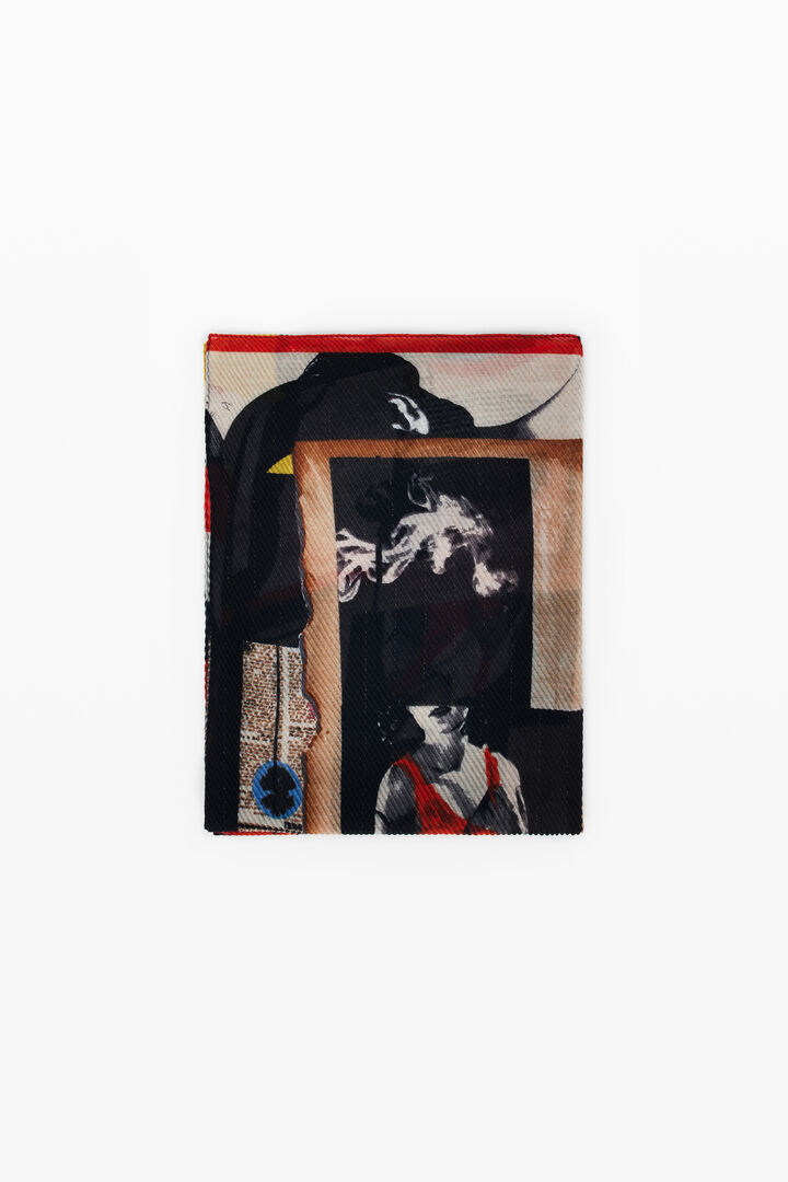 Foulard zaprojektowany przez Mr. Christian Lacroix | Desigual