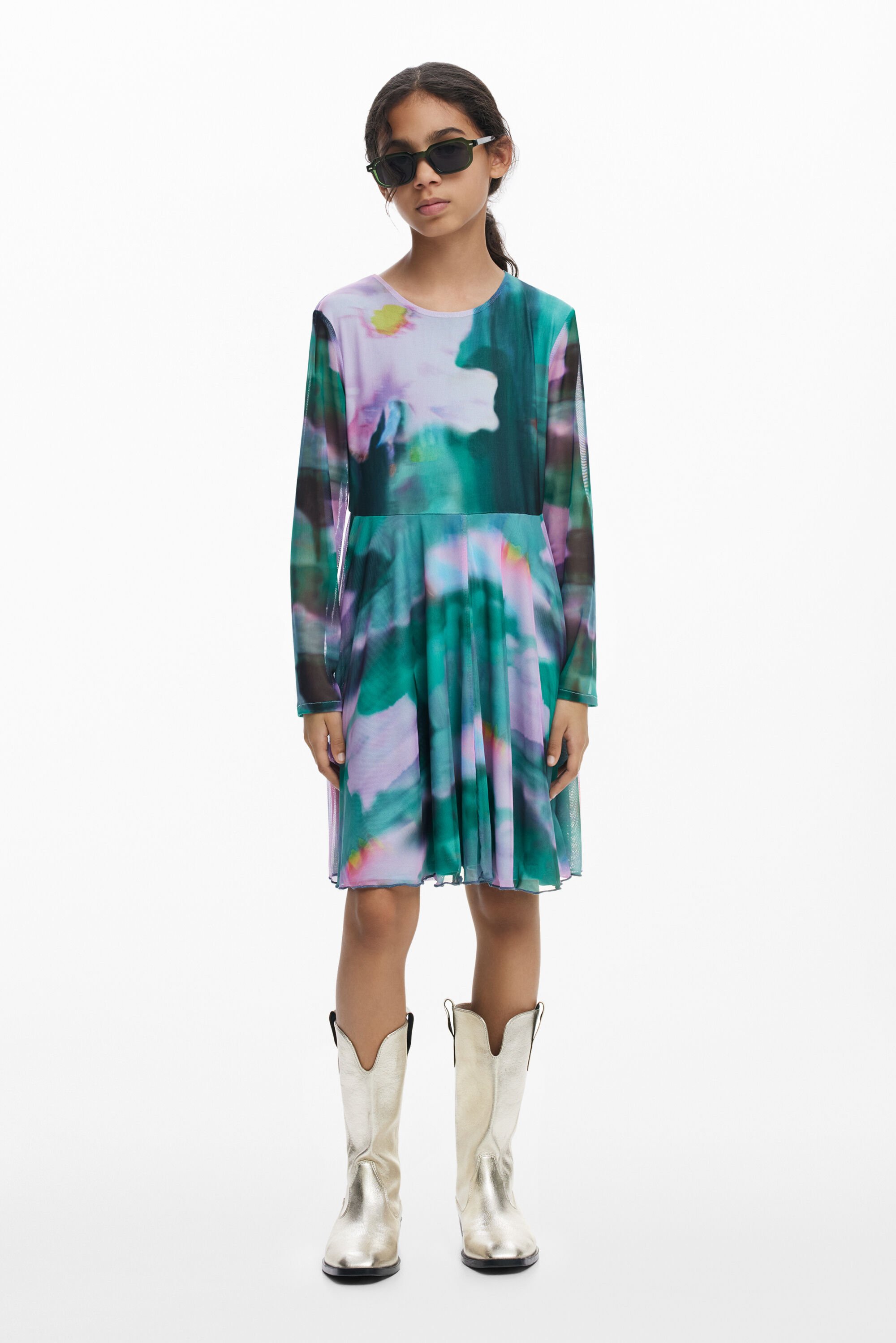 Langärmliges Kleid aus Aquarelltüll