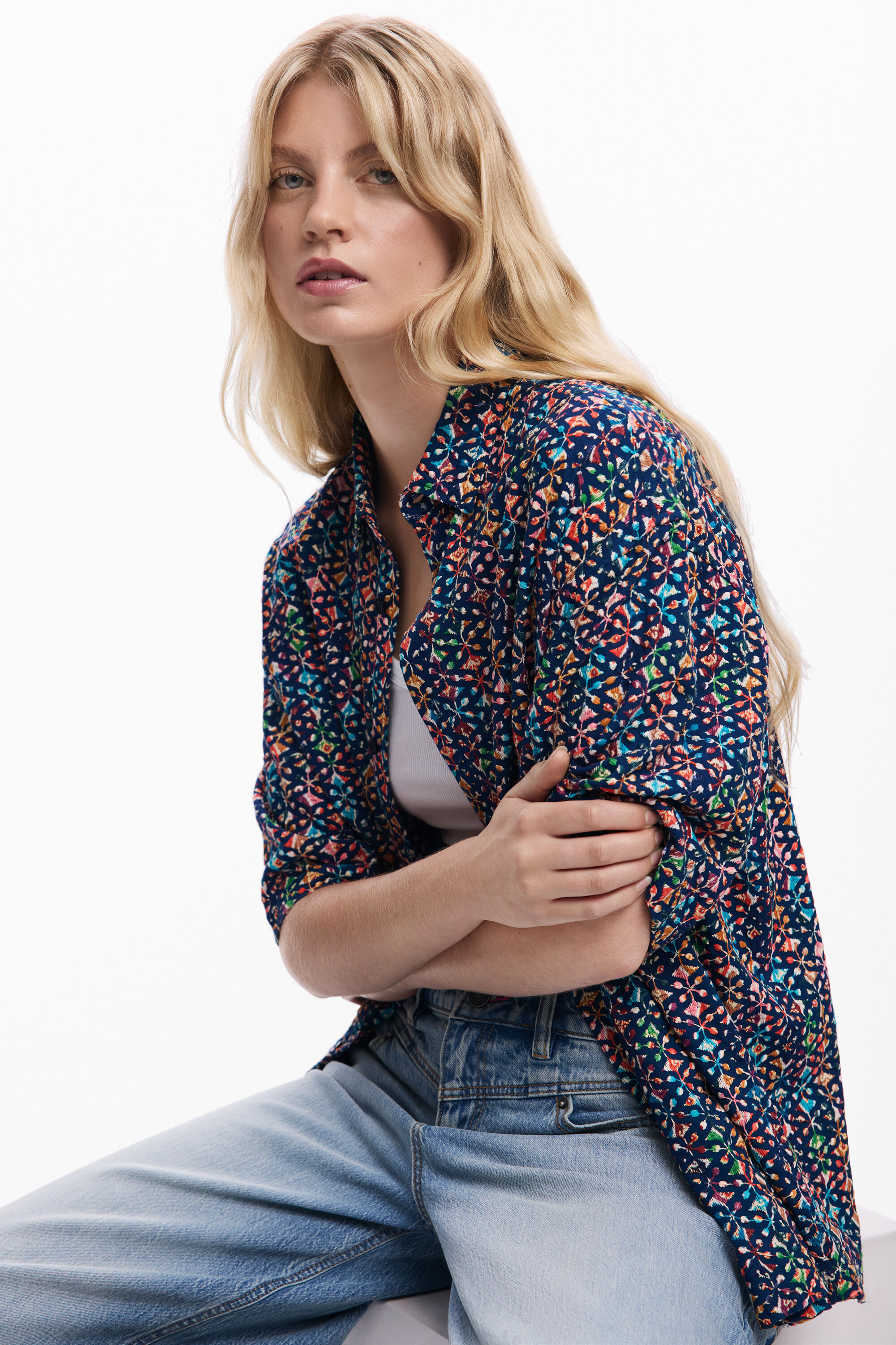 新品未使用Desigual シャツ半袖TIMOL 刺繍入り民族風半袖シャツ メンズ用 I