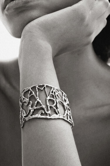 Bracelete larga mensagem banho ouro Zalio | Desigual