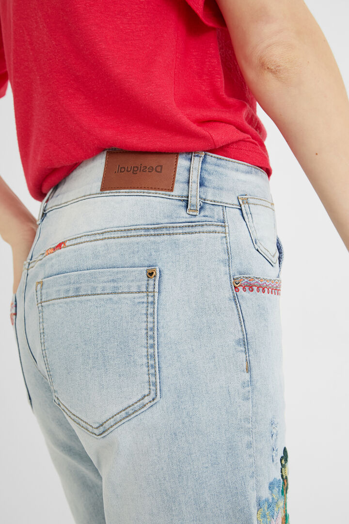 Embroidered denim shorts | Desigual