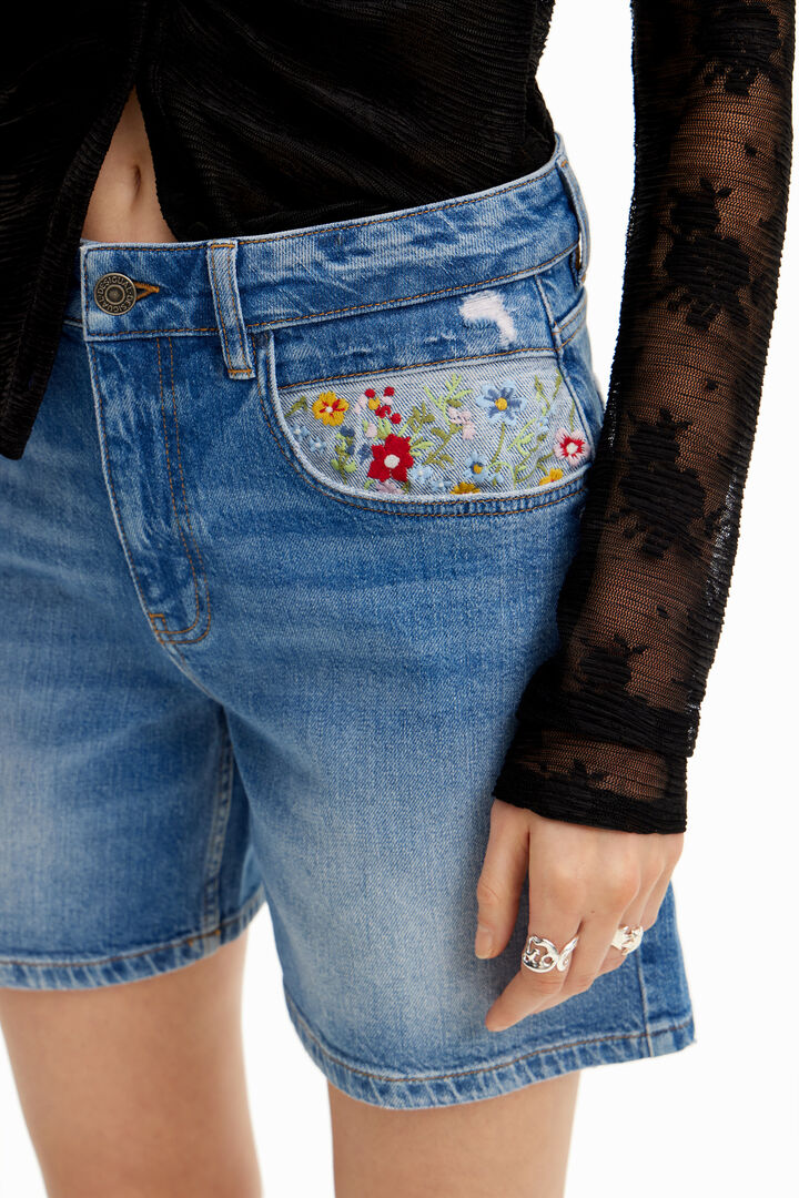 Embroidered denim shorts | Desigual