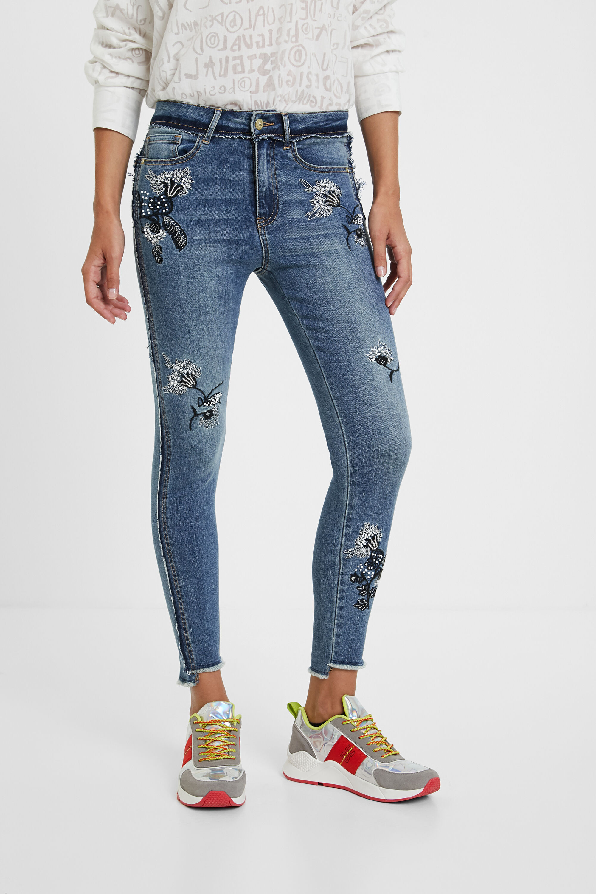 Skinny embroidered floral jeans 