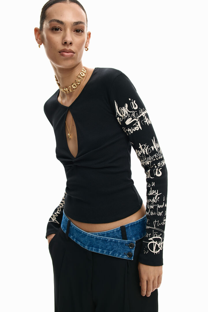 T-shirt with lettering opening | Desigual