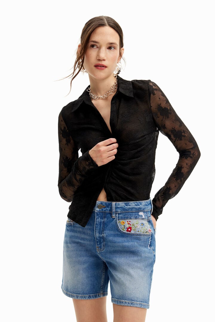 Embroidered denim shorts | Desigual
