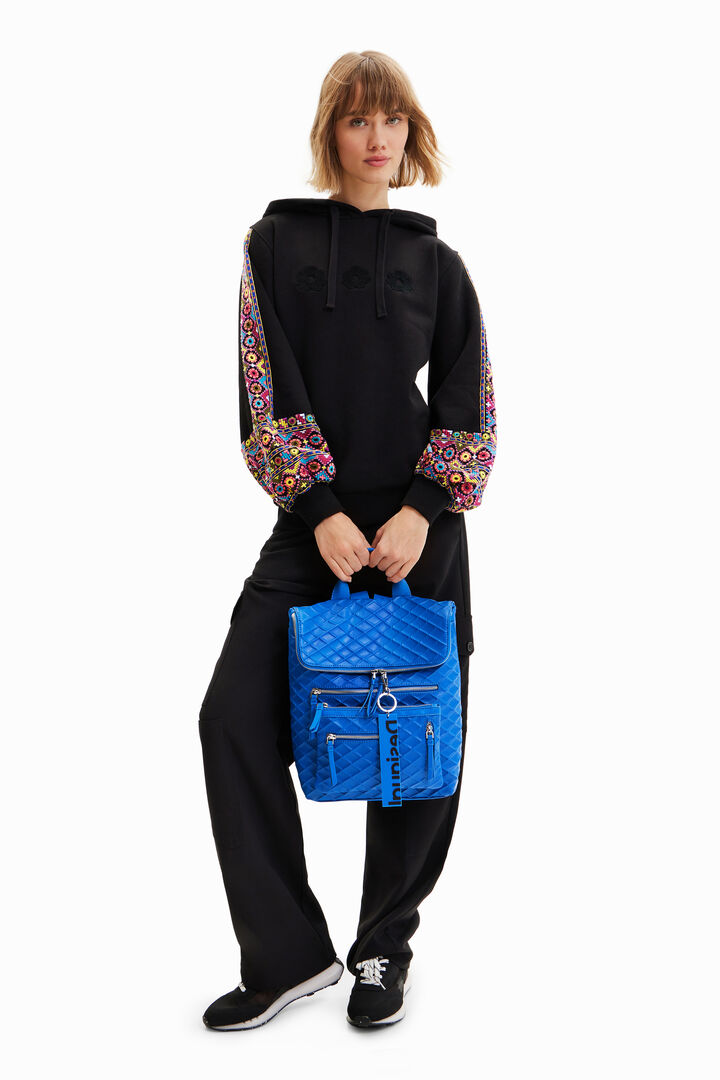 Mochila mediana relieve | Desigual