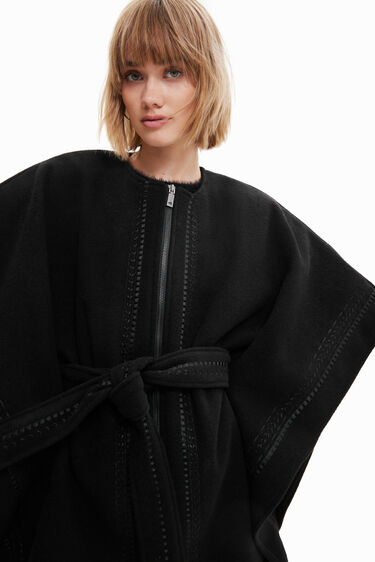 Embroidered poncho | Desigual