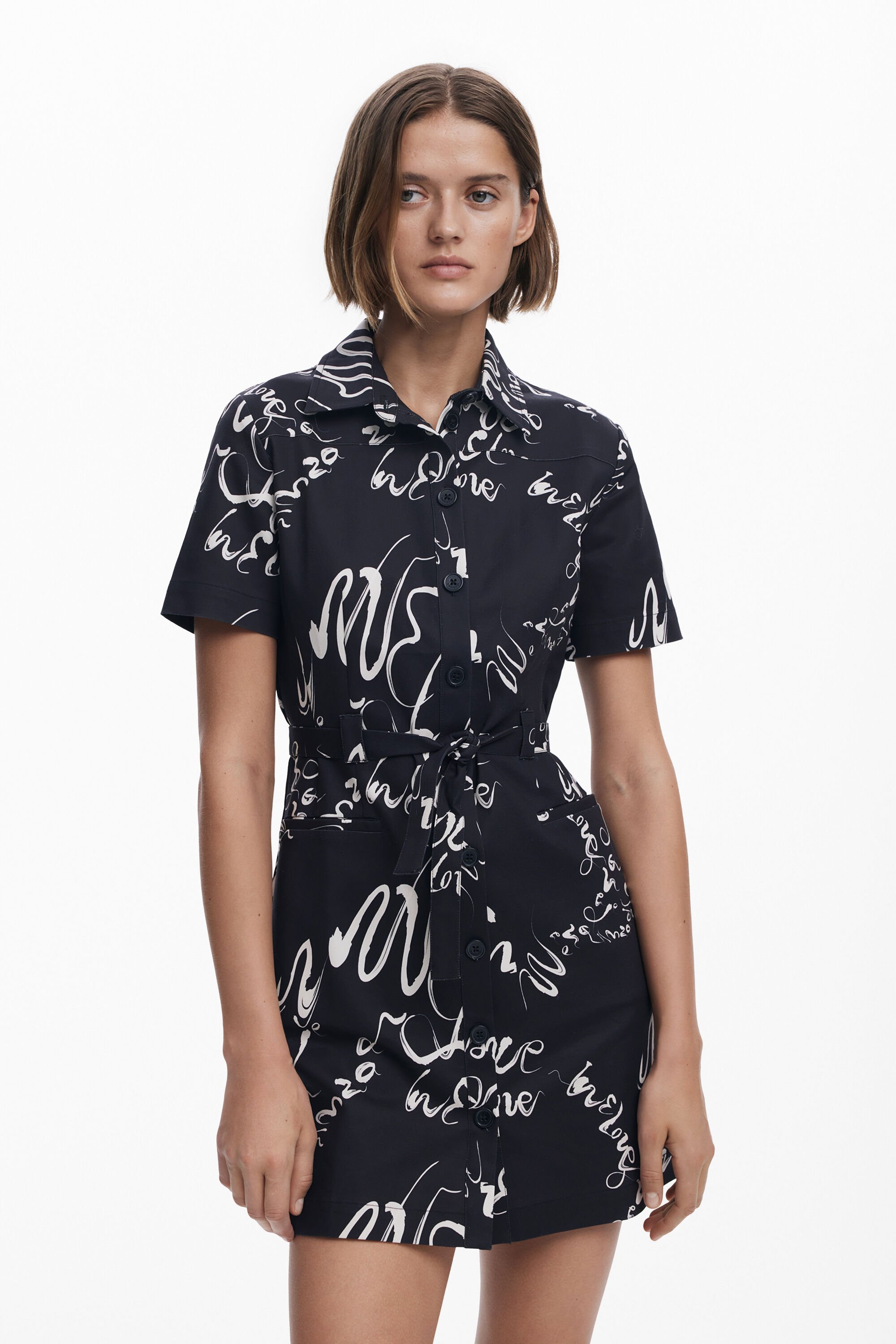 Desigual 半袖チュニック 黒 グラフィックプリント Desigual 半袖チュニック 黒 グラフィックプリント