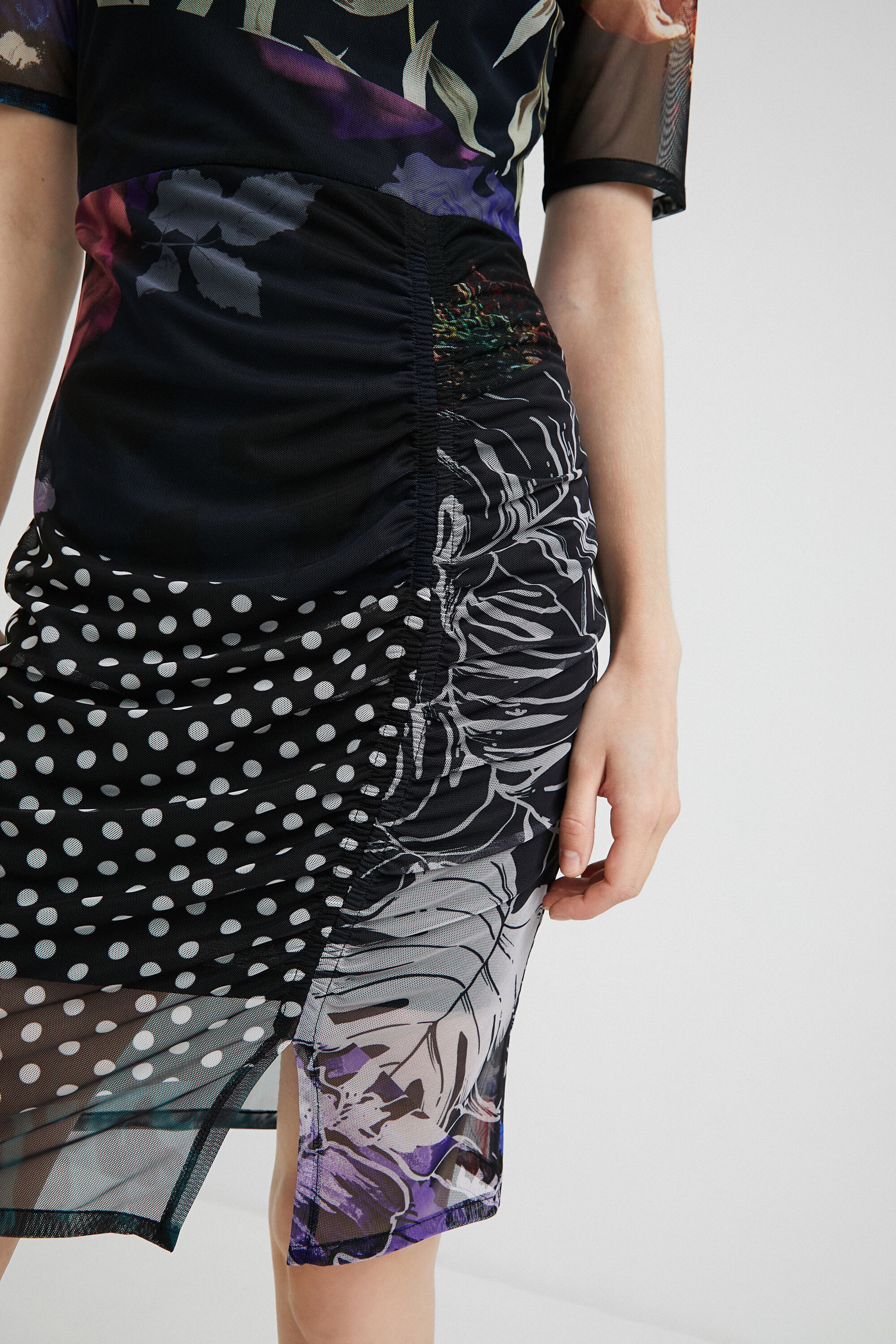 Desigual Damen Kleid Lässig Mit Blumenmuster – ärmellos, Midilänge | Regular Passform, Rundhalsausschnitt
