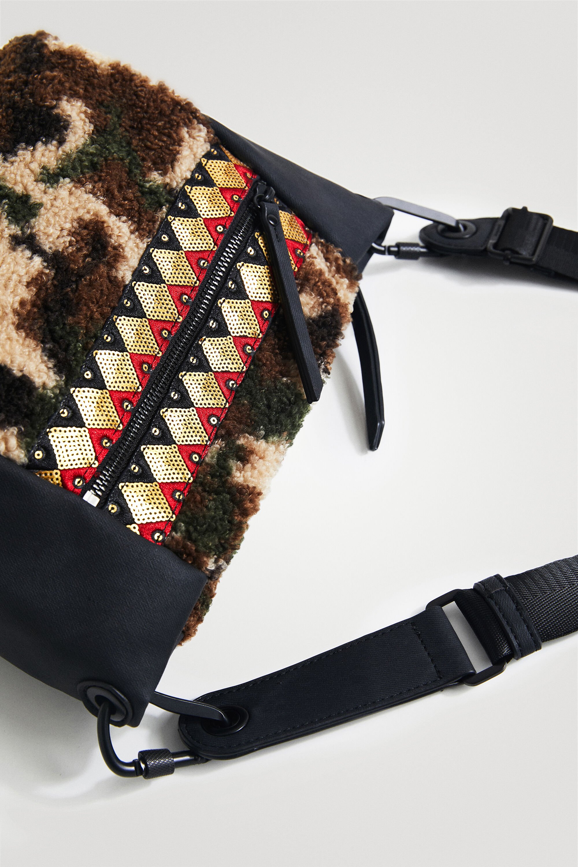 Desigual sling bag top