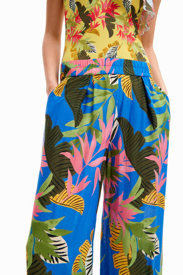 Spodnie wide leg w tropikalny deseń | Desigual