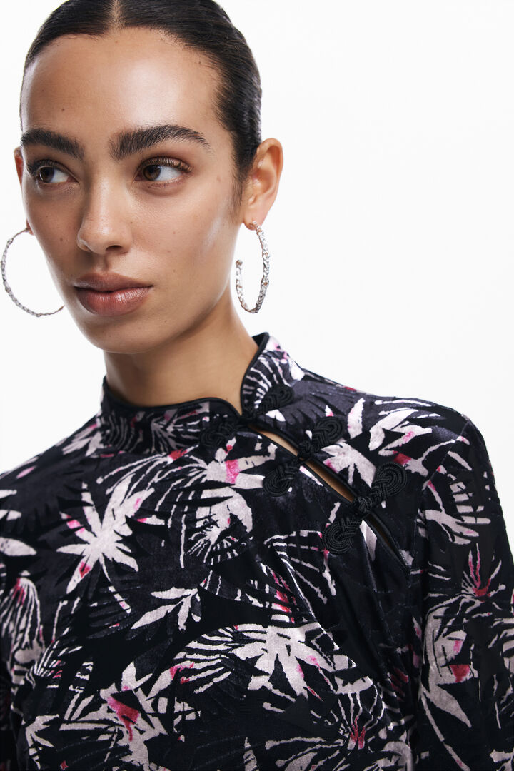 Šaty s listami a kimono golierom | Desigual