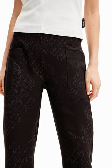 Long trousers with text print. | Desigual
