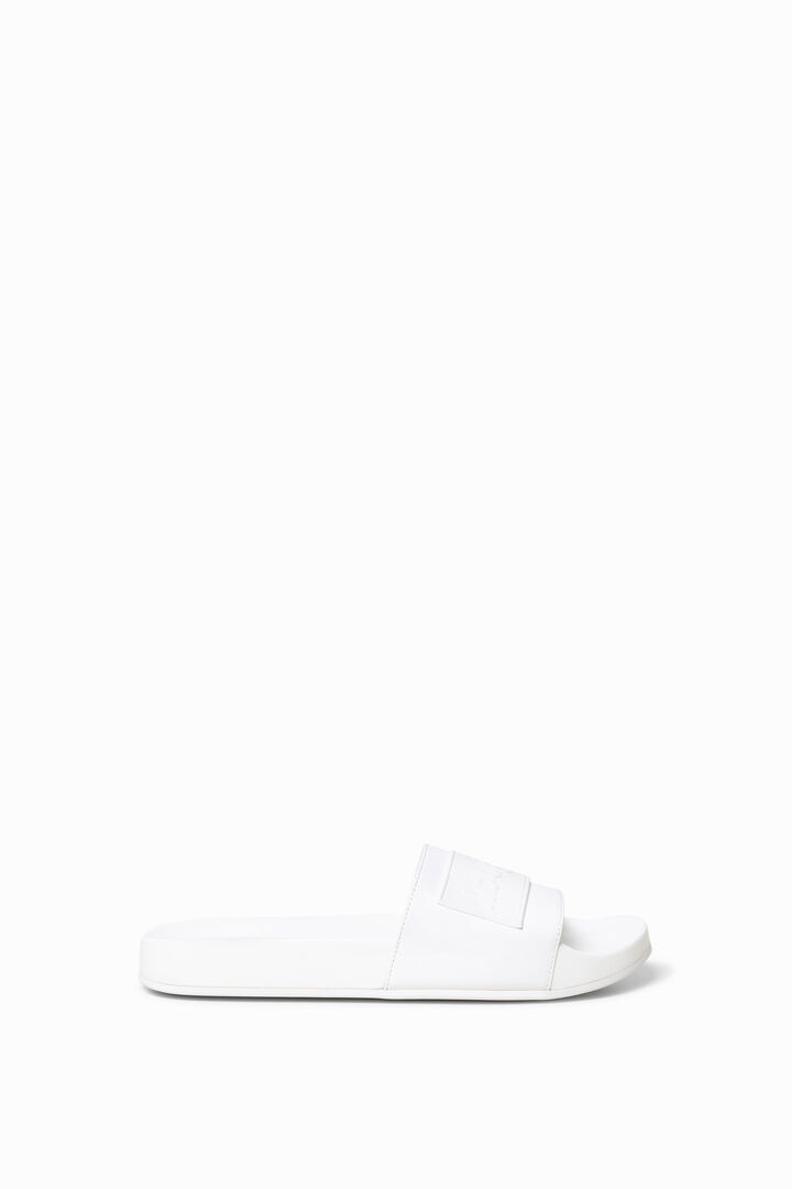 New Desigual logo slides | Desigual
