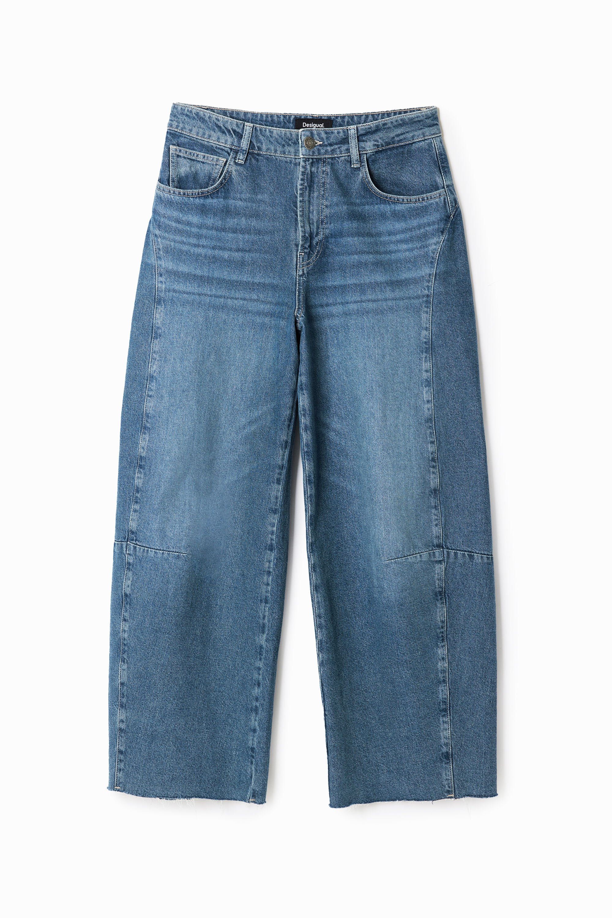 Long straight-cut jeans.