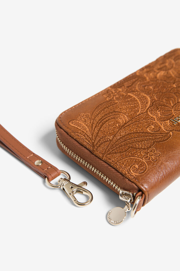Embroidered coin purse bracelet | Desigual