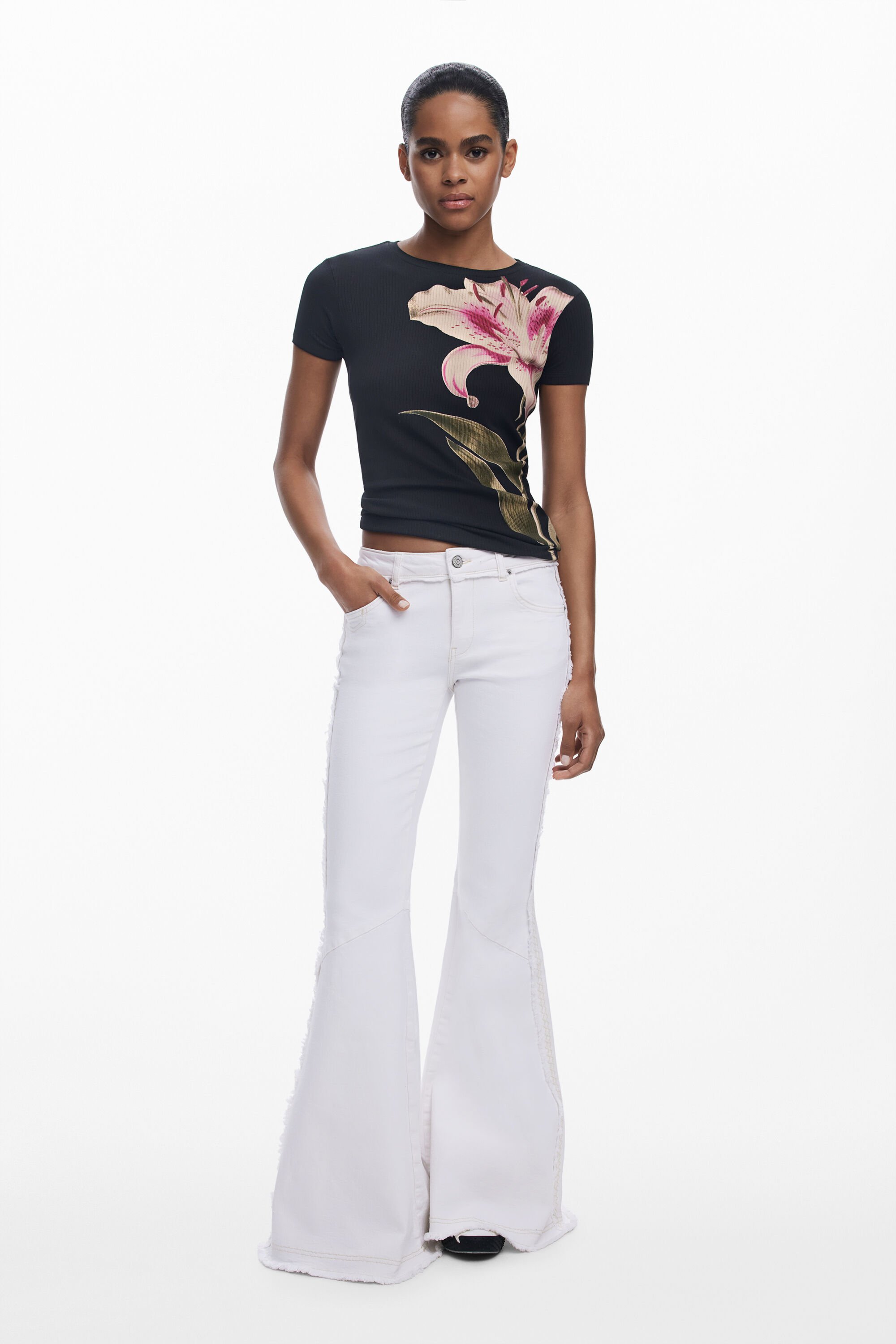 Flared embroidered jeans