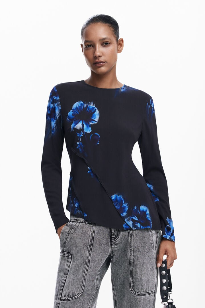 Blusa asimétrica