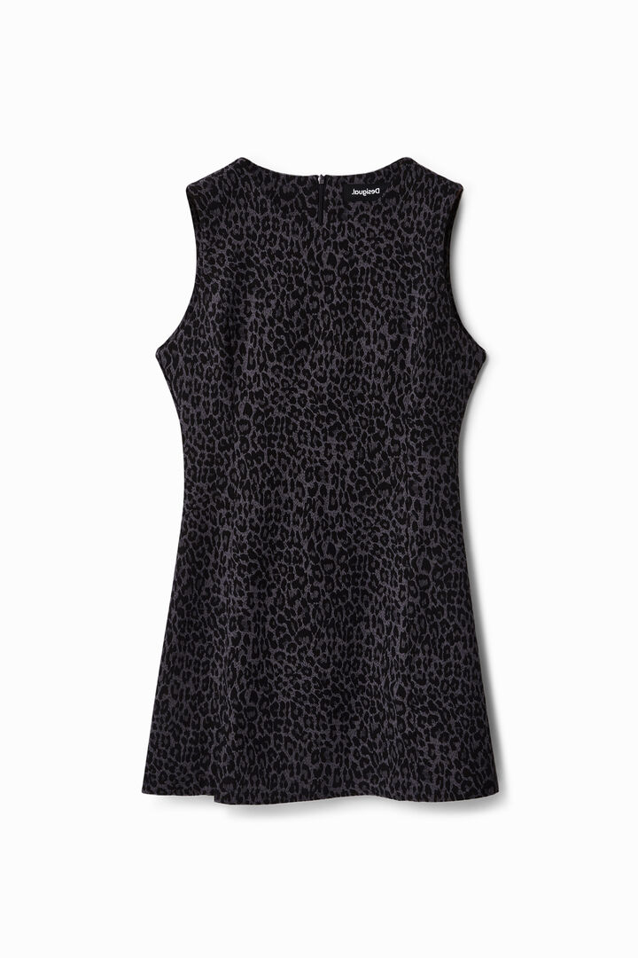 Short slim dress with animal print