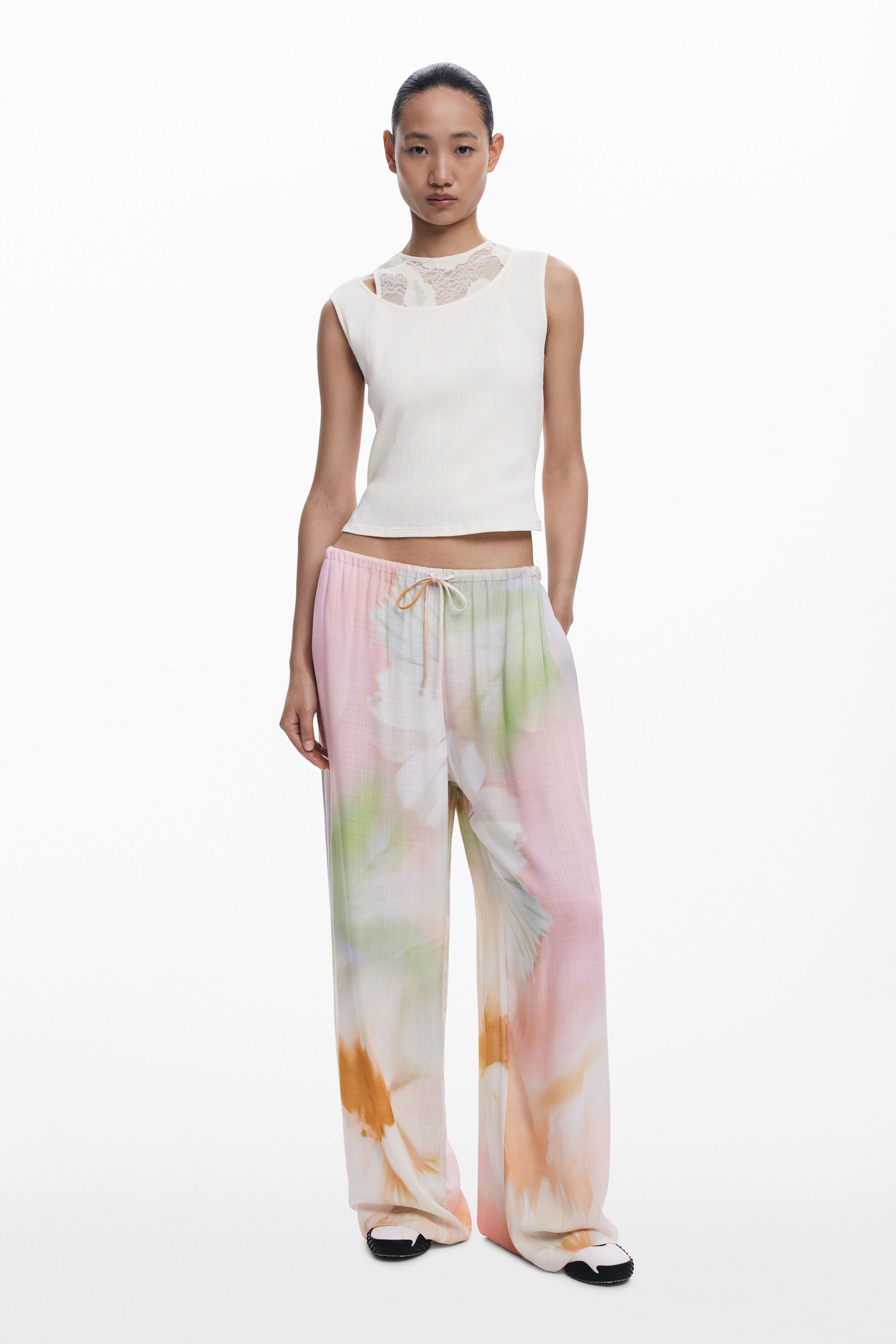 Fließende Aquarellhose