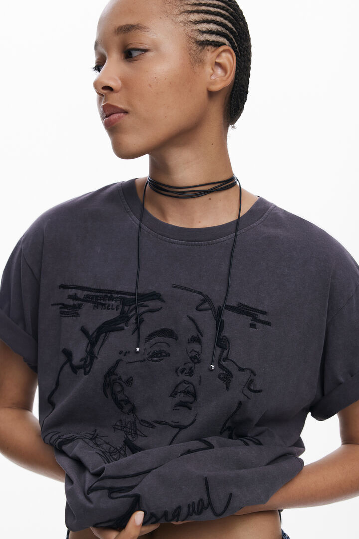 Expensive embossed T-shirt | Desigual
