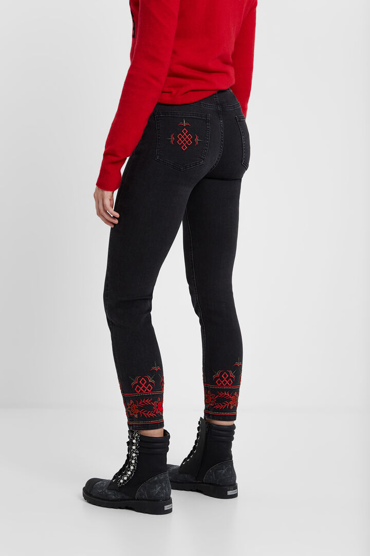 Denim-Jeans mit Stickerei an den Knöcheln | Desigual