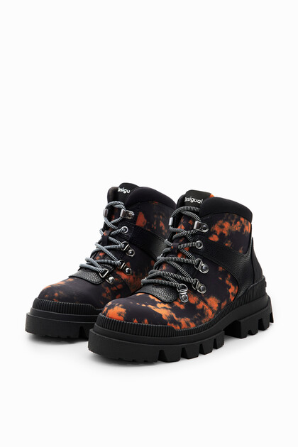 Printed trekking boots
