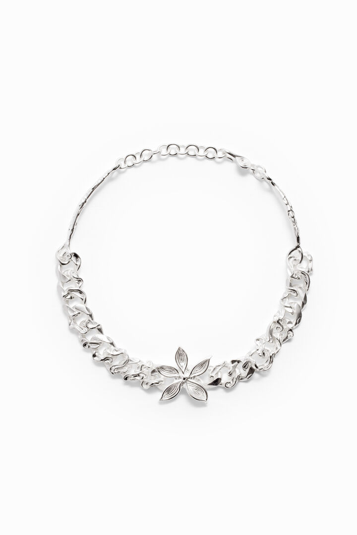 Choker flor y cadena baño plata Zalio