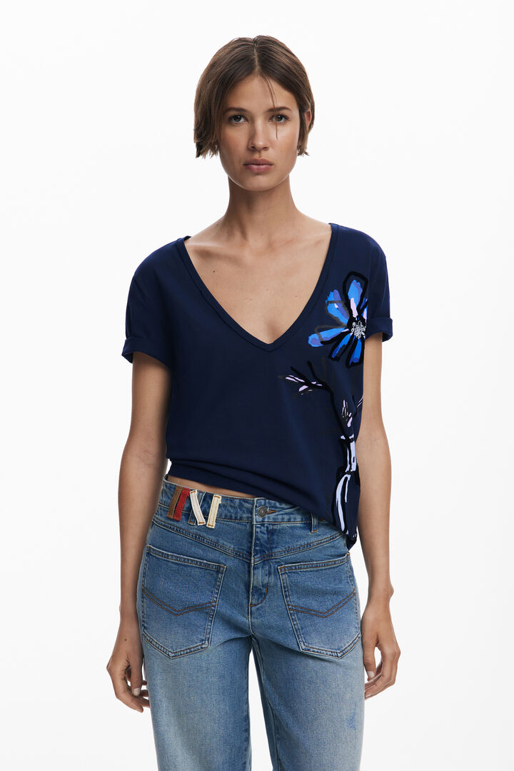 Vase V-neck T-shirt