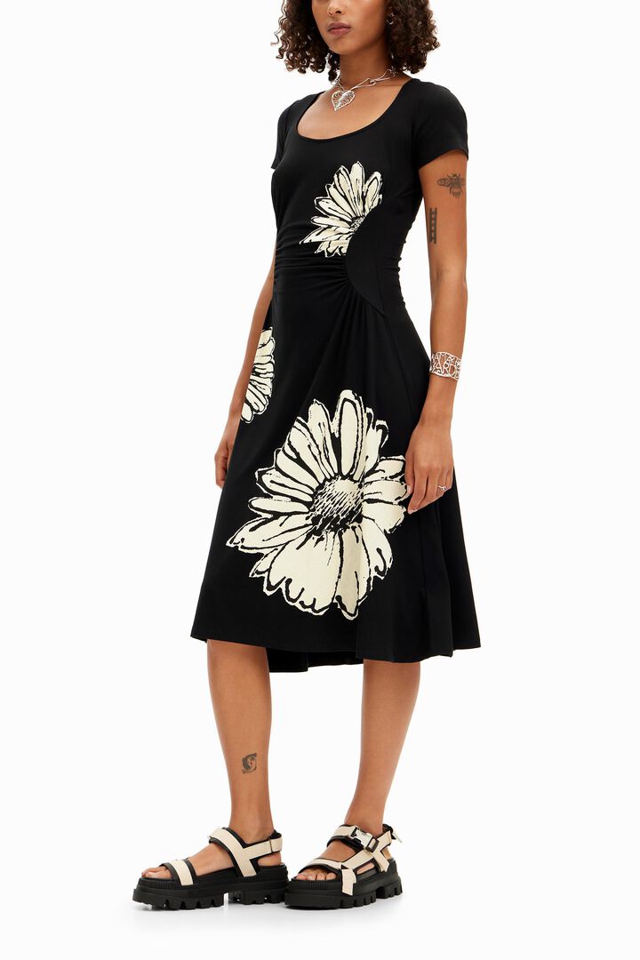 Vestido midi de manga corta con escote y margaritas | Desigual