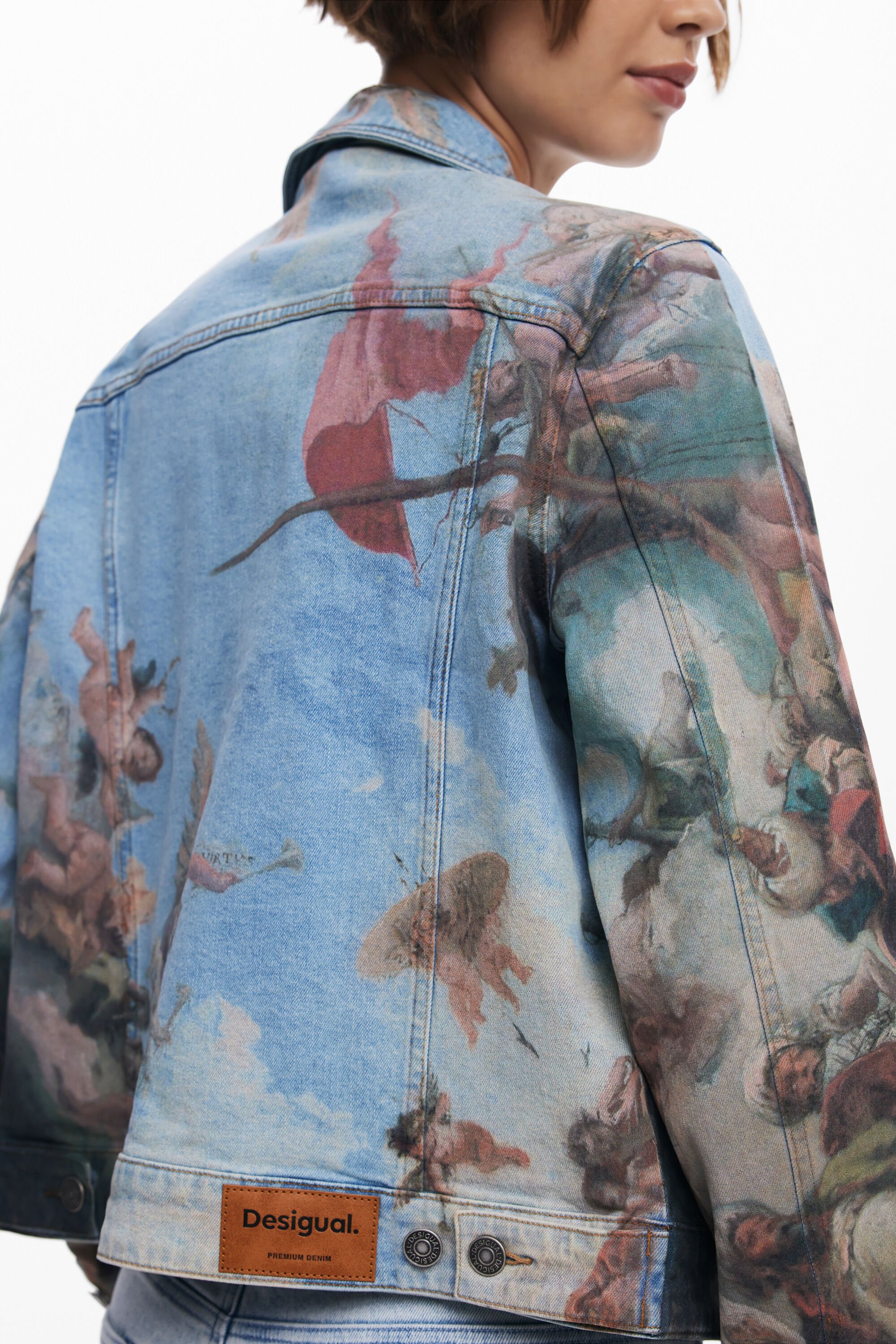 【DESIGUAL】レディースデニムジャケット赤 DESIGUAL】レディースデニムジャケット赤 女性のジャケットと