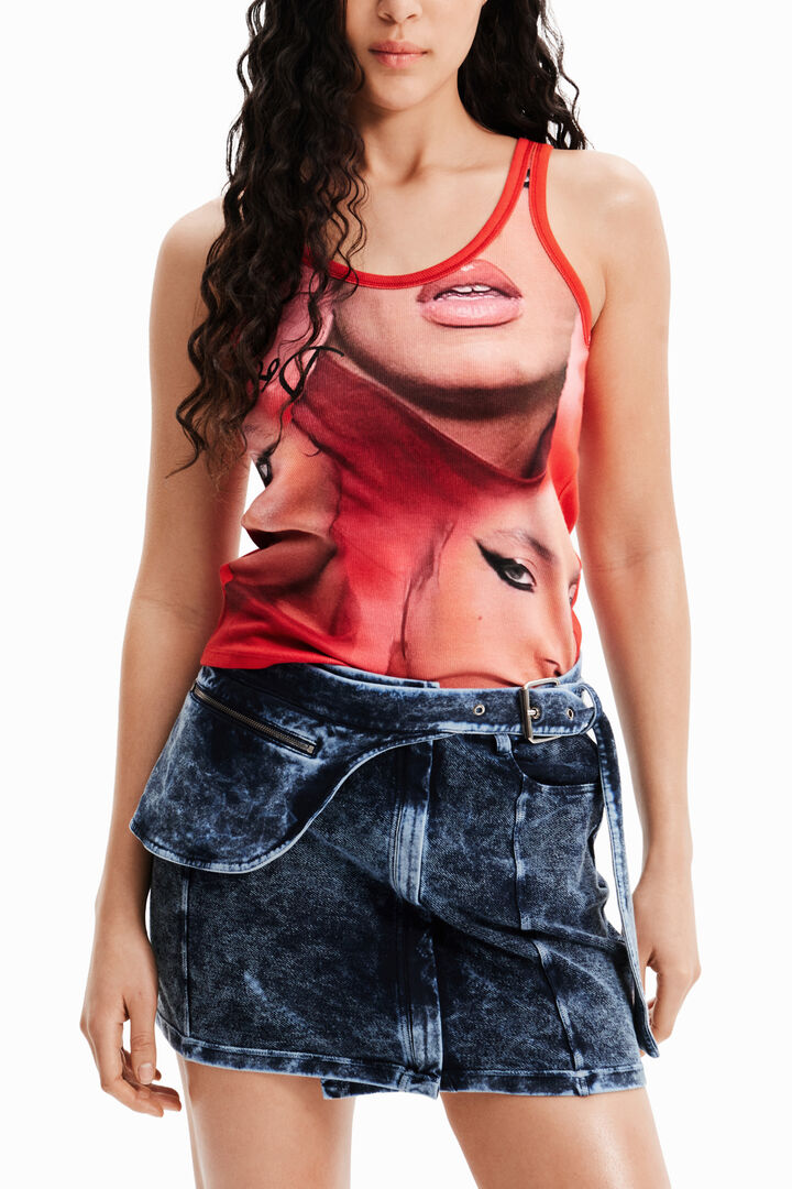 Camiseta tirantes caras Nathy Peluso | Desigual