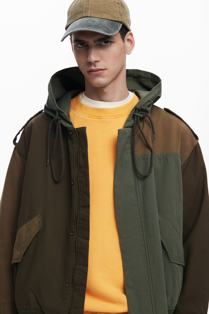 Jacke mit Kapuze und Aufnähern | Desigual