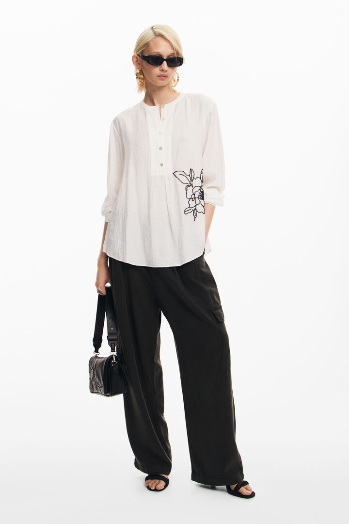 Blusa flor bordada | Desigual