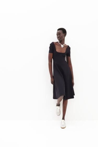 Einfarbiges kurzärmeliges Midi-Kleid | Desigual