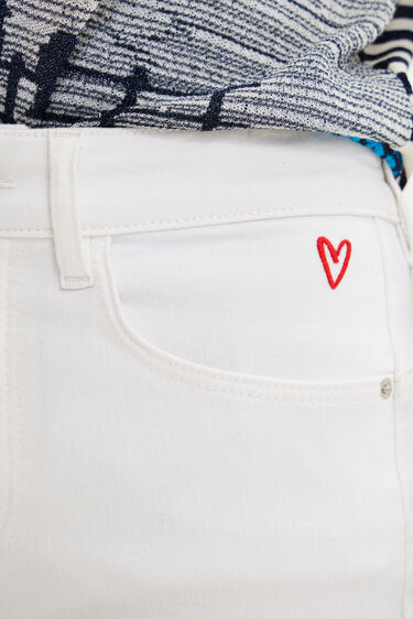 ג'ינס פוש-אפ ארוך עם לב קטן רקום | Desigual