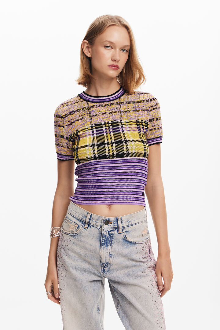 Knitted T-shirt with stripes and checks.