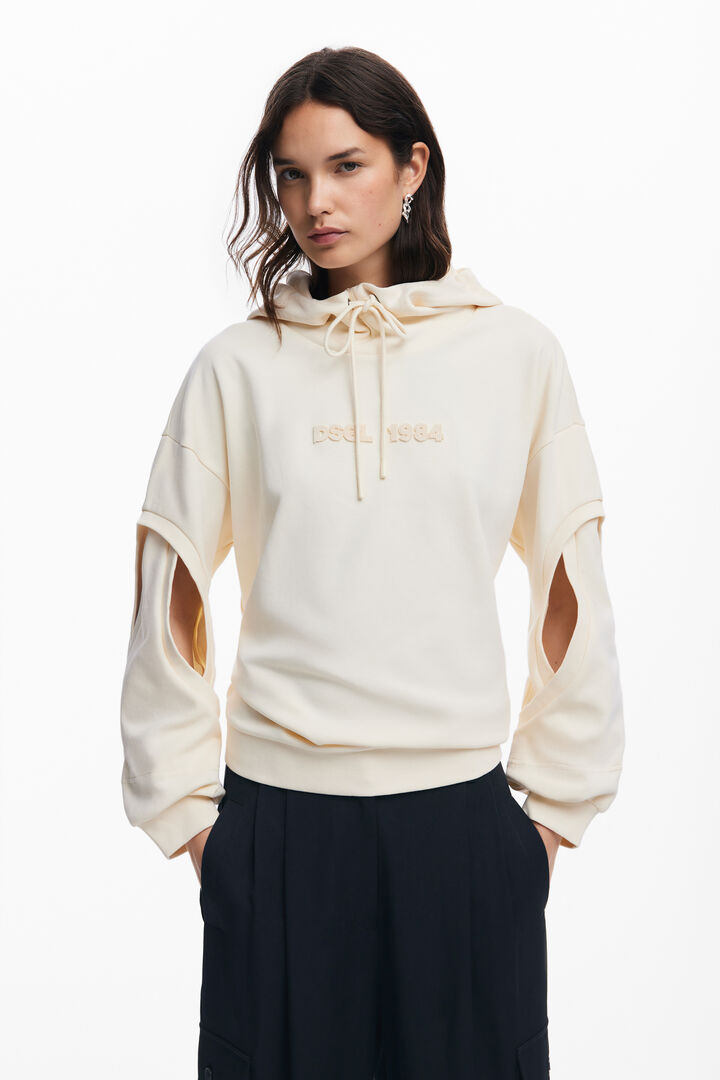 Oversized sweatshirt with sleeve slits