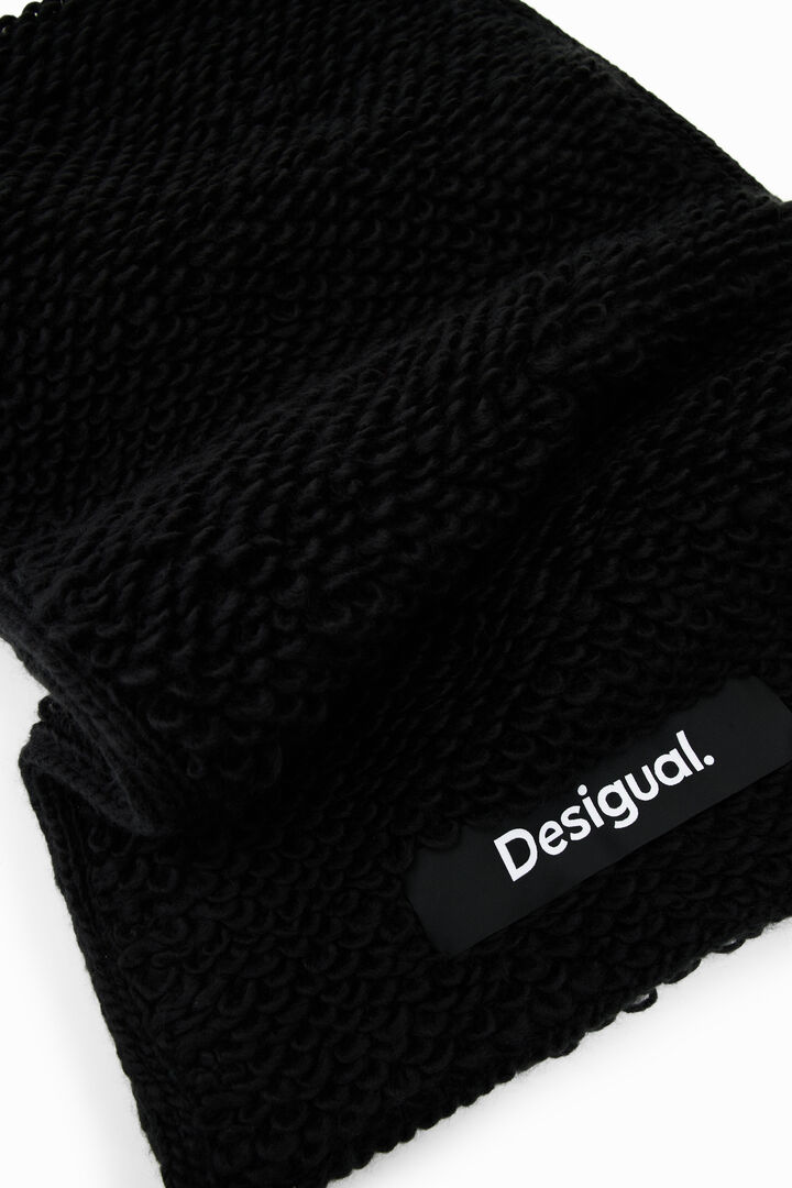 Long bouclé scarf | Desigual