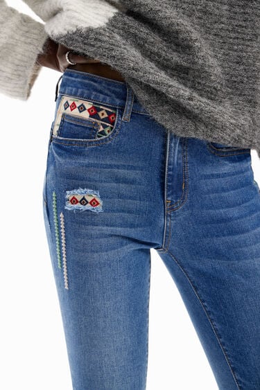 Ozke jeans hlače z vezenino | Desigual