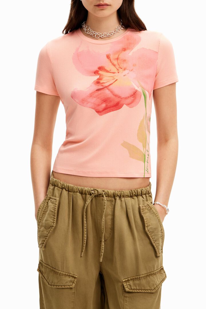 Short-sleeved T-shirt with large flower. | Desigual
