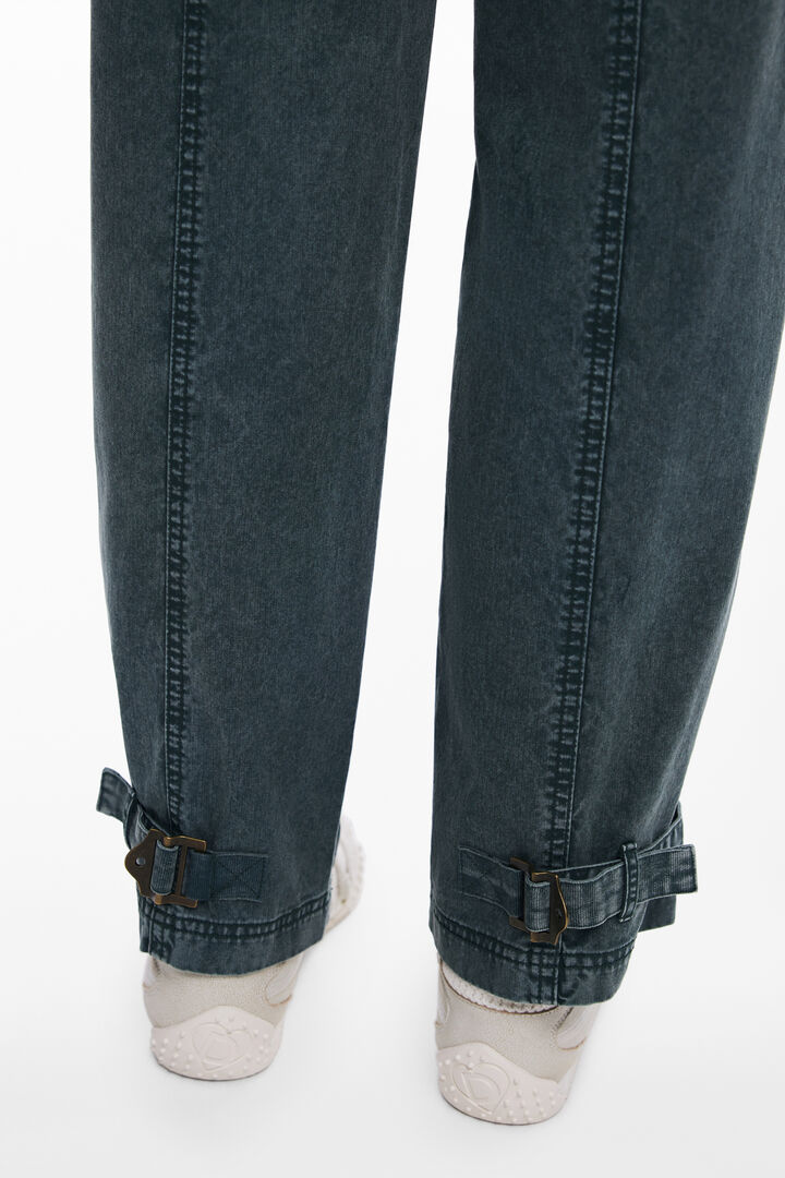 Jeans dritti con cuciture | Desigual