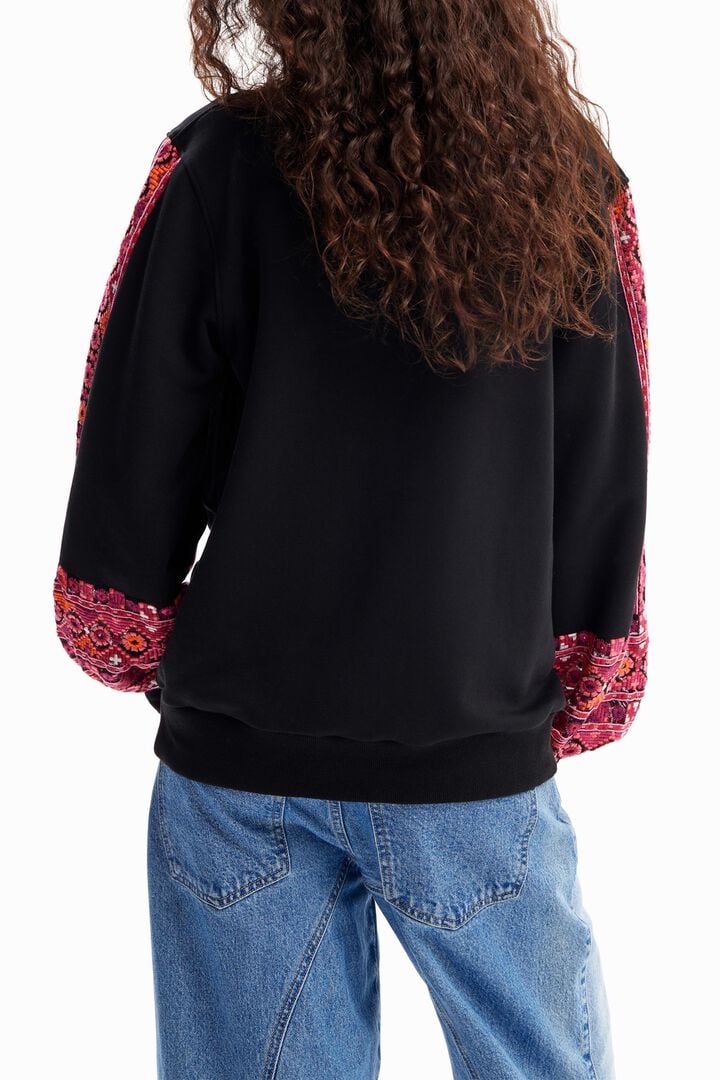 Sudadera abullonada bordados | Desigual