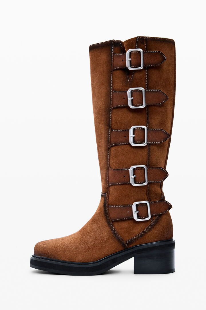 High leather boot with buckles