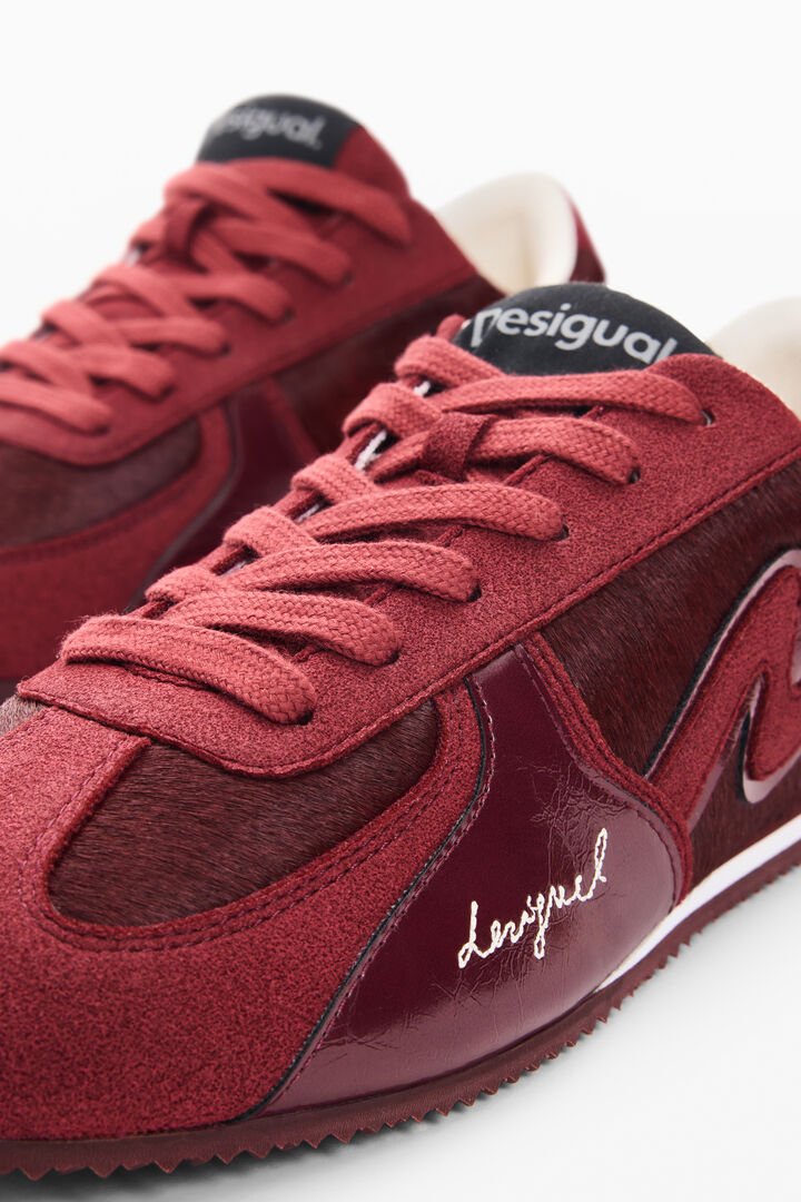 100％レザーのスニーカー